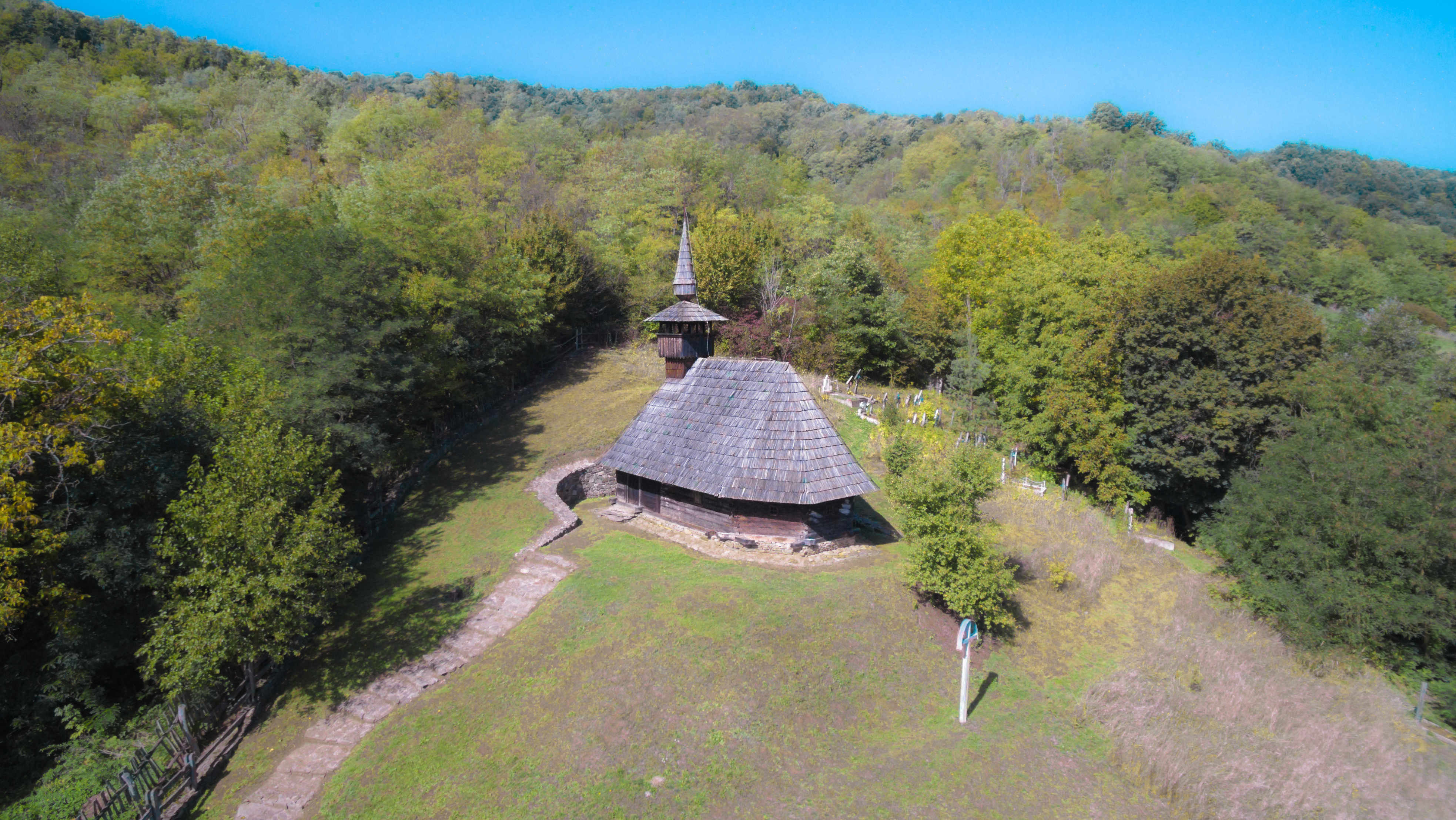 Biserica de lemn din Troaș, vedere aeriană
